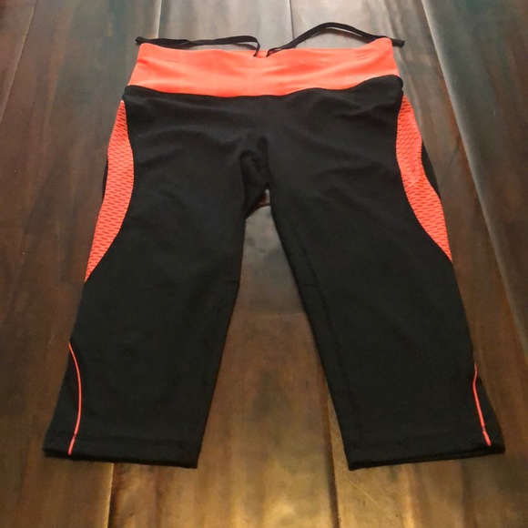 Fila Pants - FILA CAPRIS SIZE SMALL